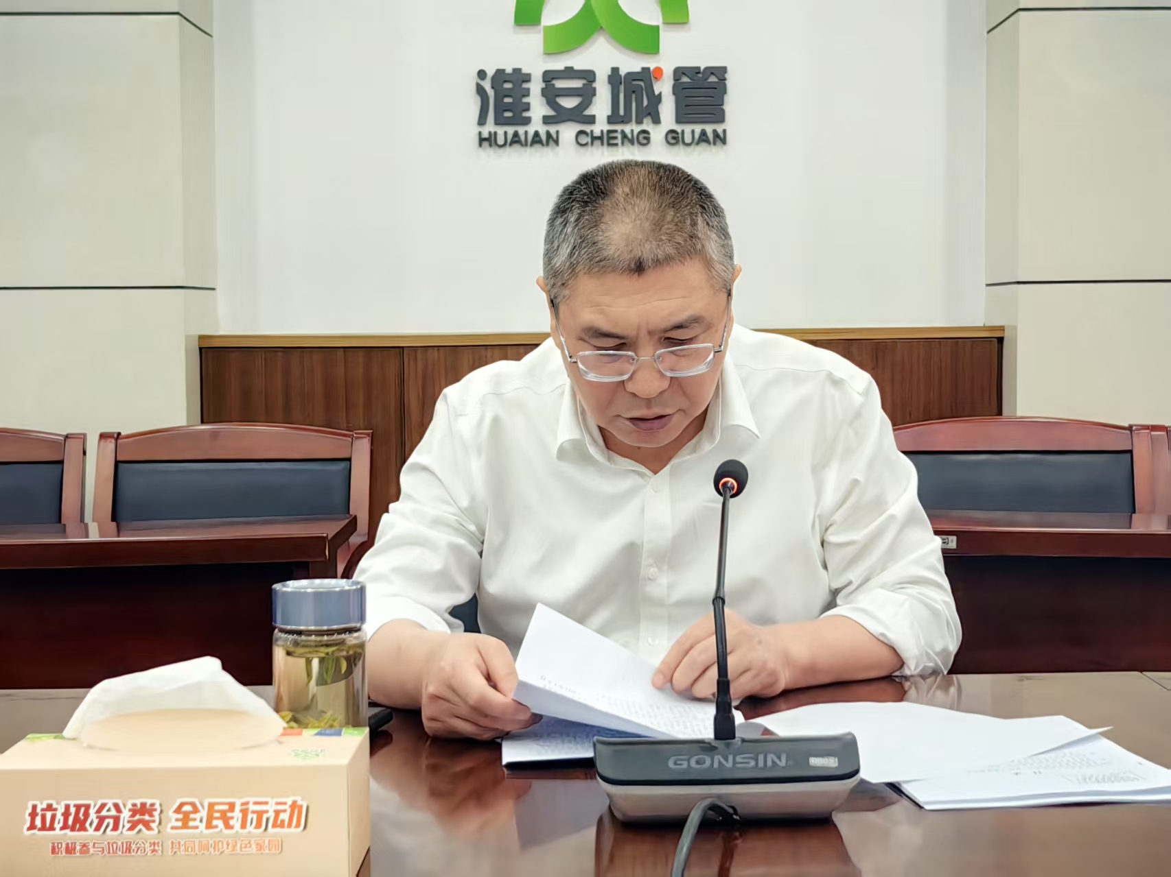 汪冲局长主持并领学图.jpg