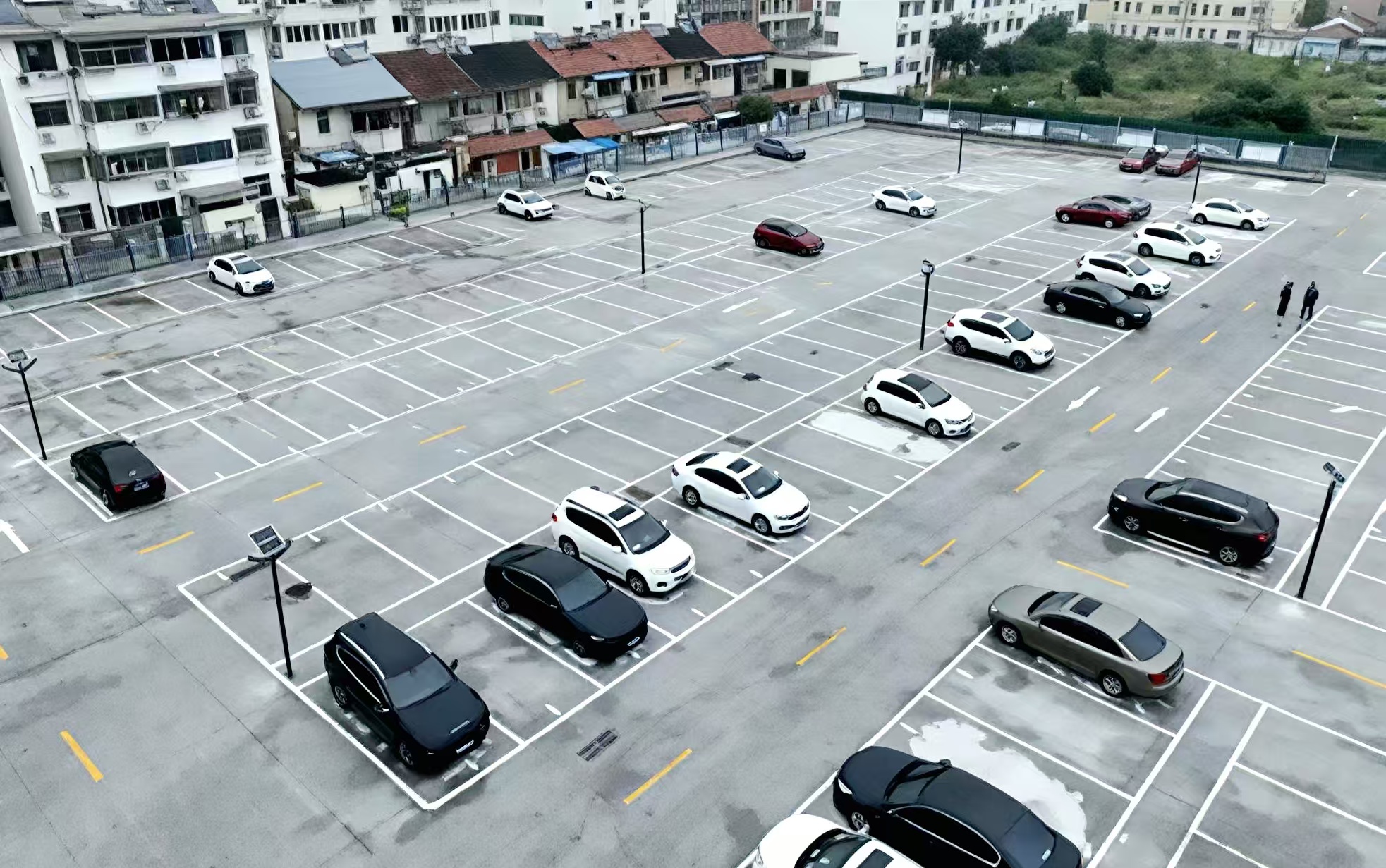 金湖县：闲置空地变身停车场  “停”稳百姓幸...