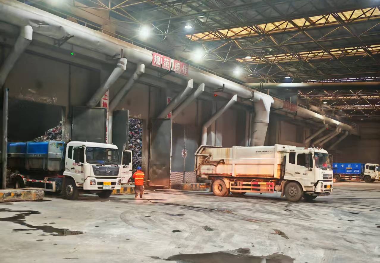 坚守岗位保“春洁”  本市各类垃圾收运处置平...