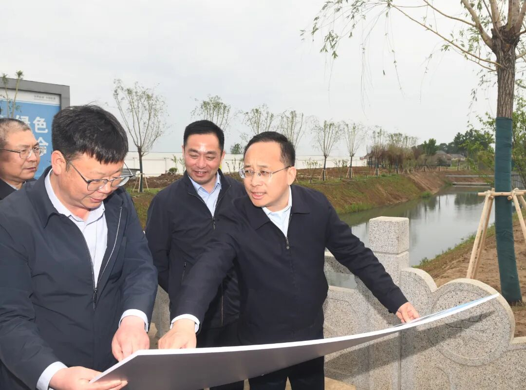 顾坤现场会办推进城市公共空间治理