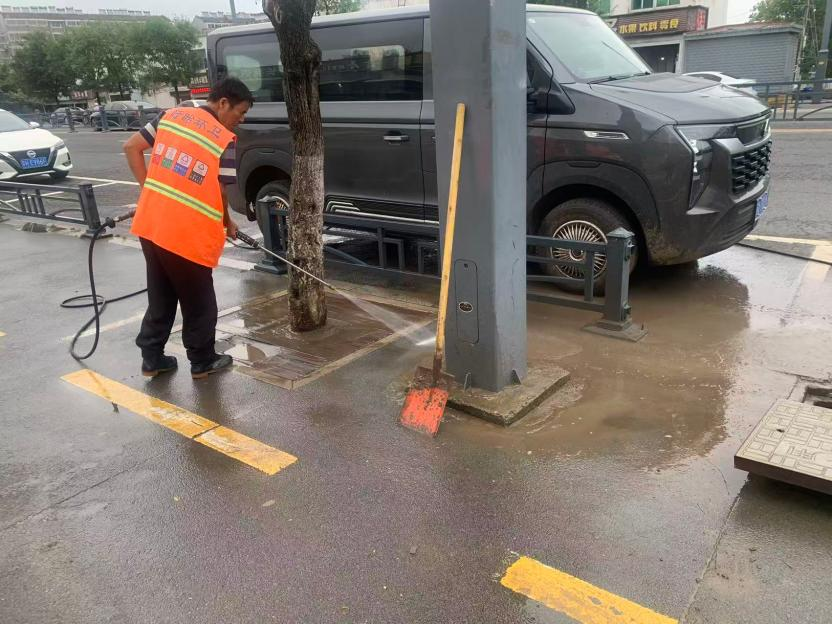 盱眙城管：雨后洗城洗出城市“高颜值”    ...