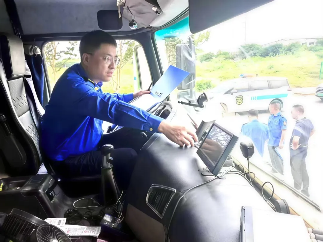“车辆审验+电子联单”双管齐下——市渣管中心...